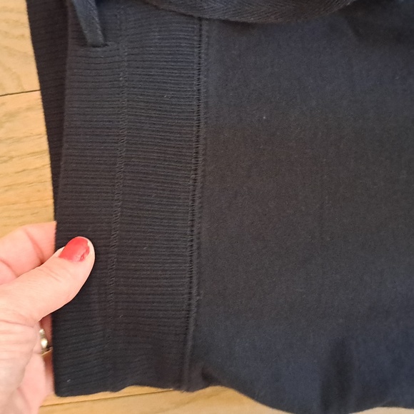 Old Navy Black Drawstring Fleece Lined Wide Leg Capri's.  Size Small NWT - Picture 3 of 8